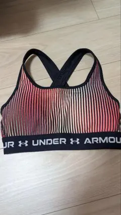 UNDER ARMOUR スポーツブラ SMサイズのサムネイル