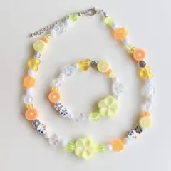キッズアクセサリー　ネックレス　フラワー　花　イエロー　ビーズ　ハンドメイド