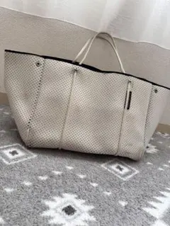 新品 白 ビビット トートバッグ ネオプレン ヨガ ゴルフ - メルカリ