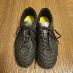 フットサルシューズ ブラック イエローアクセント26.5cm