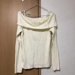 黄オフショルダー リブニット