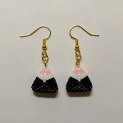 デリカビーズイヤリング(おにぎり)⑥ デリカビーズピアス(おにぎり)⑥ - メルカリ