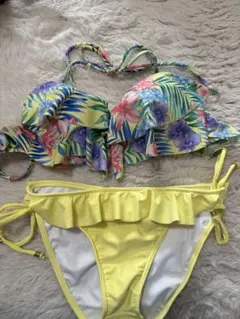 フリル付き花柄ビキニ 水着セット