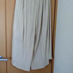 ユニクロ プリーツ ストレートパンツ