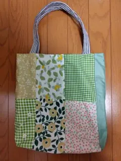 グリーン系のパッチワークトートバッグ　ハンドメイド