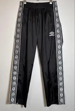 UMBROアンブロ プリントロゴ　サイドラインテープロゴ　ナイロンパンツ