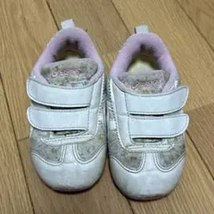 asics スクスク　アシックス　スニーカー