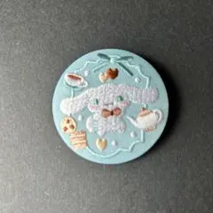 サンリオ　シナモロール　刺繍缶バッジ