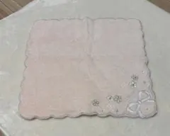 花とリボン刺繍 ピンクハンカチ