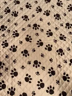 犬、猫の足跡柄キルティング生地