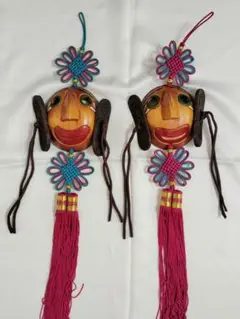 伝統的な木製人形の装飾品