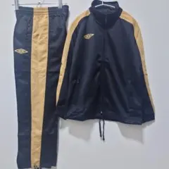 【新品】Umbro ジャージセット 黒/金 ストライプ　サイズ140