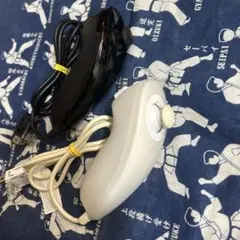 任天堂Wii ヌンチャク　コントローラー　白　黒　2個セット　カバー付き