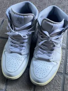 ナイキ　AIR JORDAN 1 ミッド　白