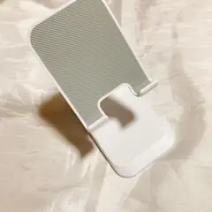 ⭐️ 携帯スタンド 卓上 スマートフォンホルダー 折り畳み式 滑り止め