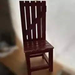 赤い木製スラットバックチェア　高さ51cm 20×20cm