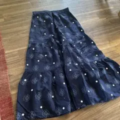 ZARA 刺繍入りネイビーロングスカート