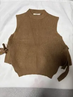 Irving Placeリブ編み ニットベスト サイドリボン付き