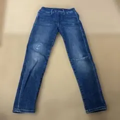 デニムブルー ストレートパンツ 膝に穴あり