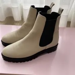 ダイアナショートブーツ　22.5cm アイボリー　サイドゴア