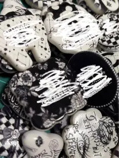 CCロゴ⚫️ビーズ11種類⚫️白黒⚫️即購入OKです♬