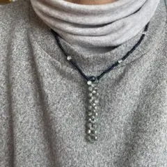 ネイビーと透明ビーズのネックレス