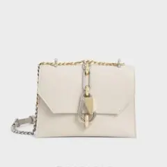 CHARLES & KEITHメタリックアクセントターンロッククロスボディバッグ