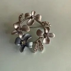 【極美品】花モチーフ ブローチ ストーン付き