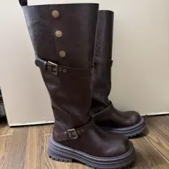 ダークブラウンバックル付きロングブーツ