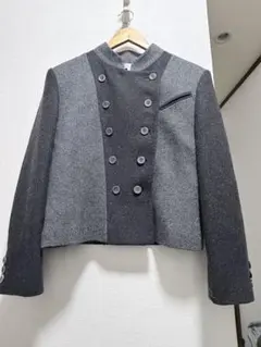 ダブルボタンのジャケット