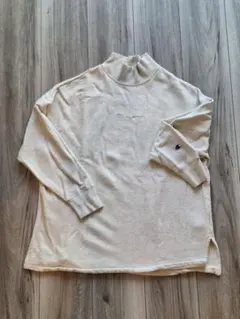 Champion ハイネック トレーナー アイボリー