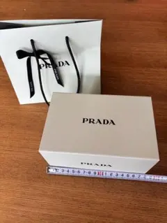 プラダ　ギフトボックスと紙袋のみ