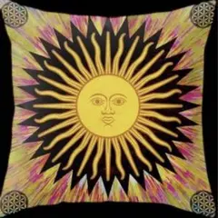 太陽モチーフ クッションカバー 太陽 顔 スーリヤ 太陽神 送料無料