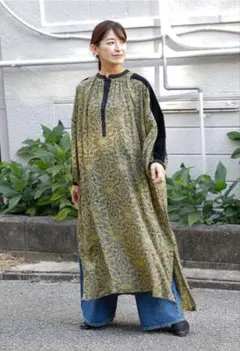 Soi-e｜総柄 スタンドカラー 別珍使い ワンピース