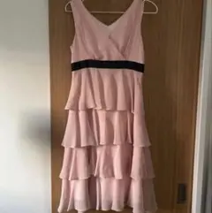 フリル付きピンクドレス