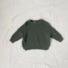 グリーンニットセーター