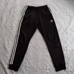 adidas ブラック ジャージパンツ 3本ライン
