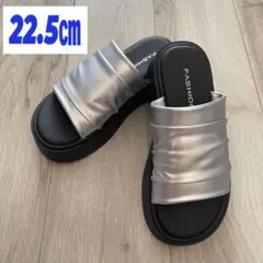 レディース　サンダル　22.5 S シルバー　ブラック　厚底　ウエッジ　スリッパのサムネイル