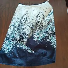 花柄フレアスカート ホワイト/ネイビー