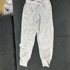 グレーのカーゴパンツ キッズ用