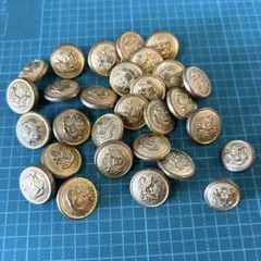 エンブレムデザインの金色ボタン27個➕小さいサイズ2個