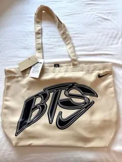 BTS Nike x BTS トートバッグ ナイキ 刺繍 D603 - メルカリ