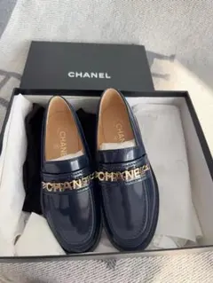 CHANEL ネイビー ローファー ゴールドチェーンのサムネイル