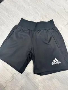 adidas ブラック ハーフパンツ 130サイズ