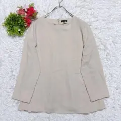 【INDIVI 】トップス（38）ベージュ 裾プリーツ バックファスナー上品のサムネイル