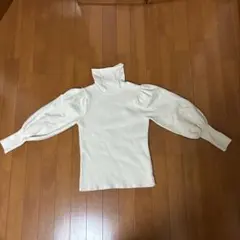 アイボリー ハイネック パフスリーブ ニット