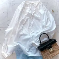 美品 ボールジィ　ハイカウントサテン ボリュームスリーブブラウス　ホワイト