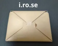 i ro se （イロセ） /シームレスクラッチバッグ、ベージュ、レザーｓサイズ