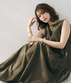 美品　25ss アンタイトル　シャーリングワンピース　ブラウン　ノースリーブ