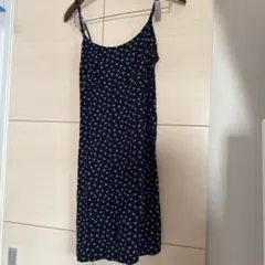 BRANDY MELVILLE ネイビー花柄キャミワンピース　ミニ